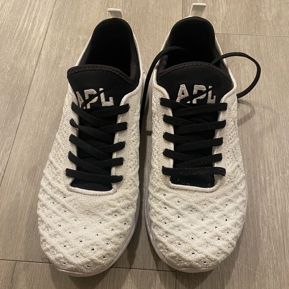 APL TechLoom Phantom Sneaker in Metallic Pearl Size 6.5